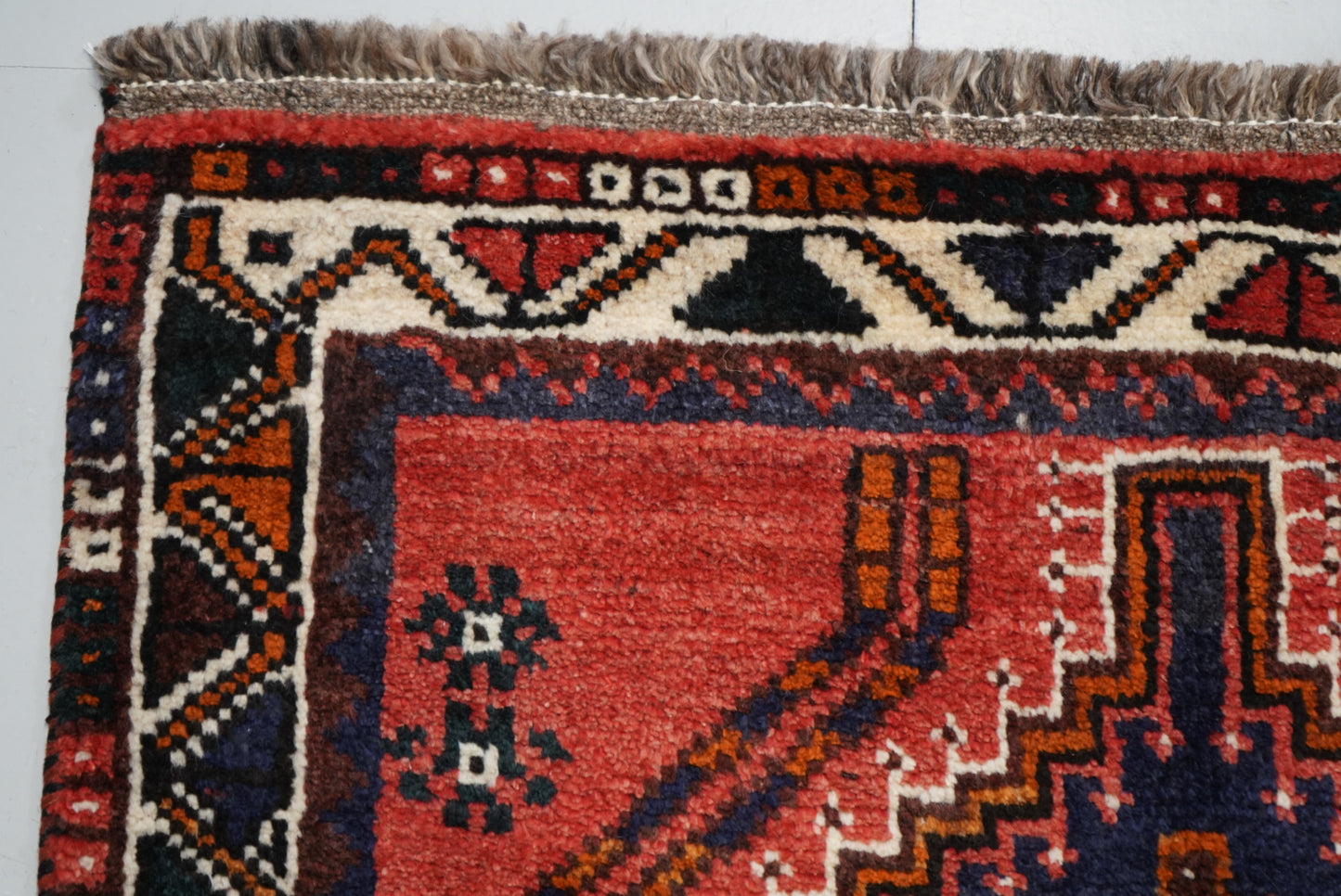 Handmade Persian Shiraz Tribal Wool Rug | 145 x 96 cm | Red & Navy | Vintage