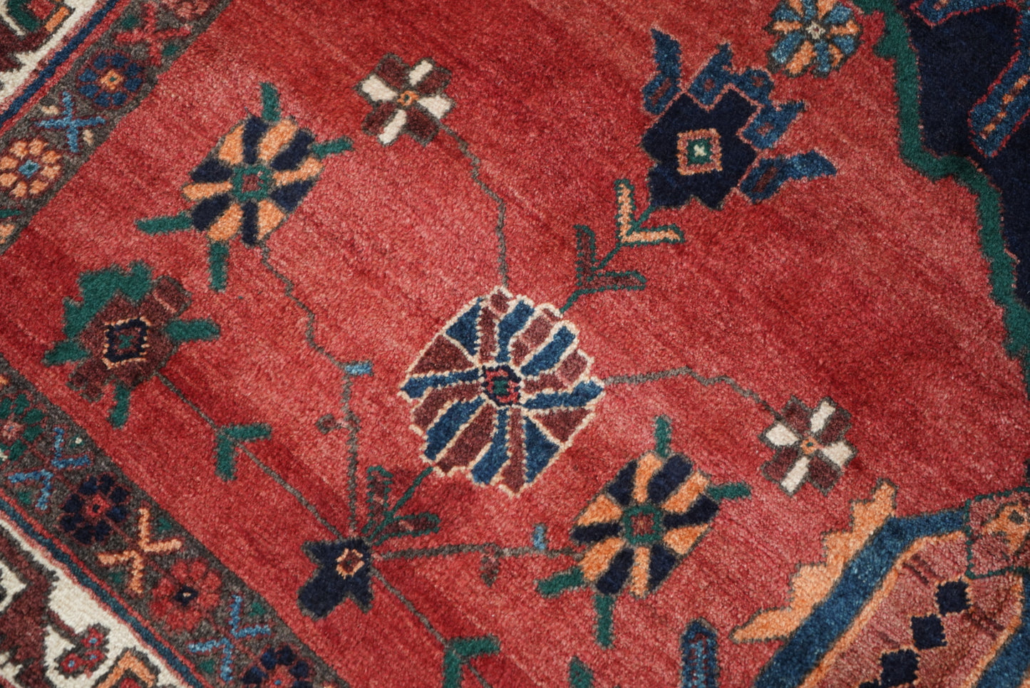 Vintage Persian Sirjan Red Wool Medallion Rug | Handmade | 218 x 162 cm