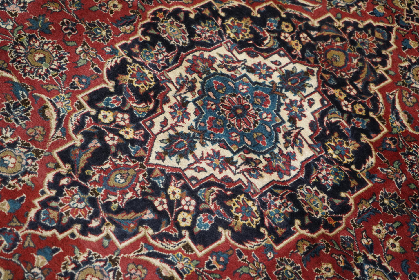 Vintage Persian Kashan Red Wool Floral Medallion Rug | Handmade | 299 x 190 cm