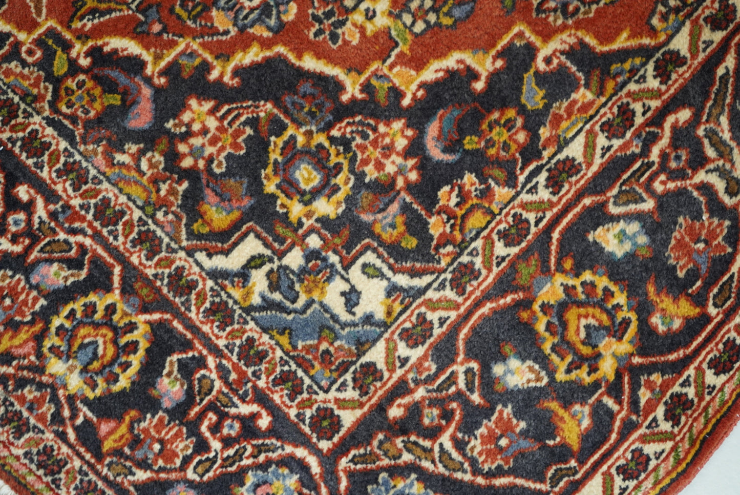 Vintage Persian Kashan Red Wool Floral Medallion Rug | Handmade | 200 x 134 cm