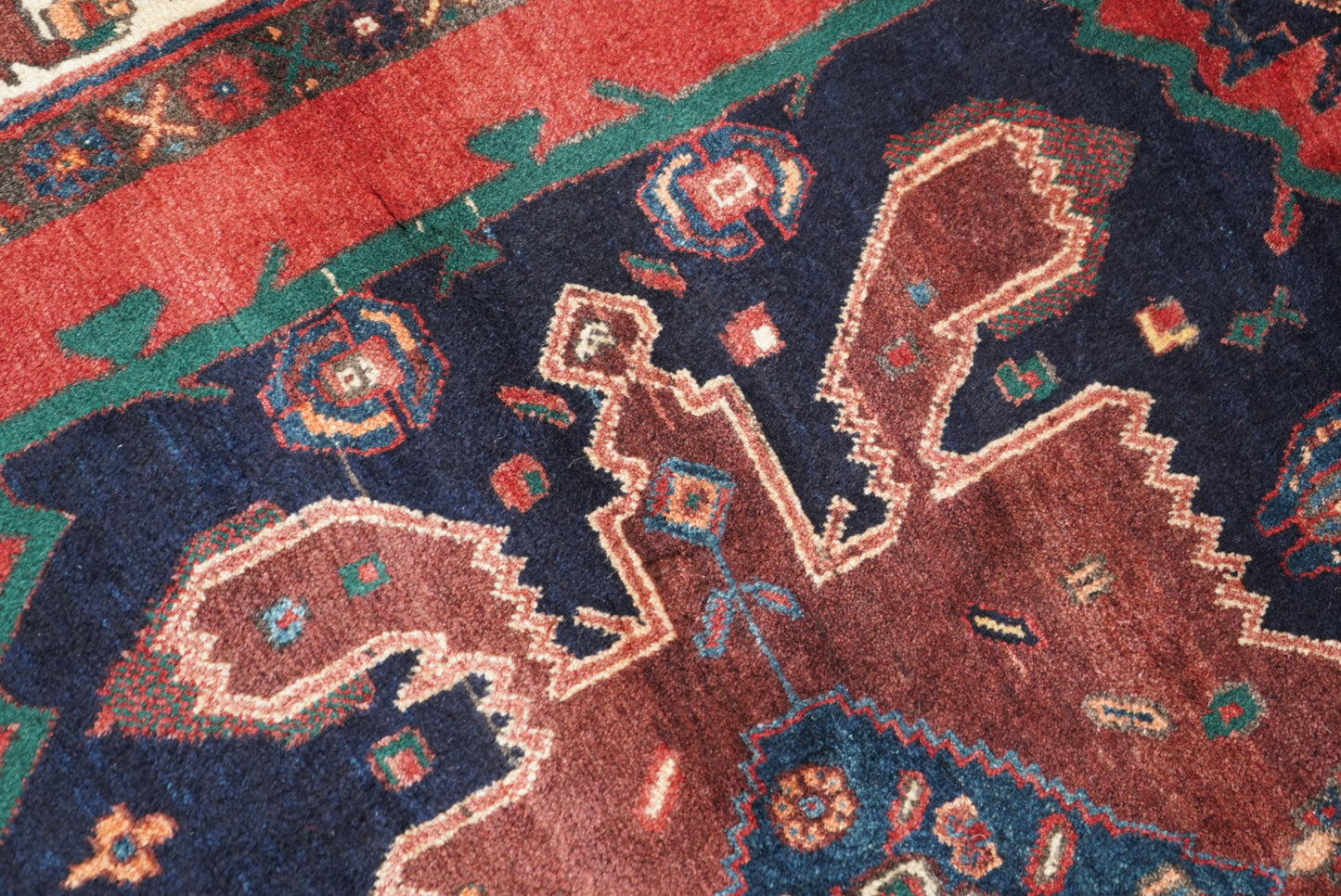 Vintage Persian Sirjan Red Wool Medallion Rug | Handmade | 218 x 162 cm