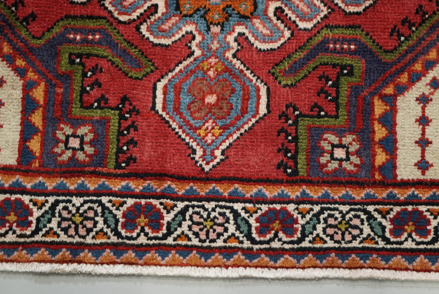 Vintage Handmade Mahabad rug 192 x 132 cm