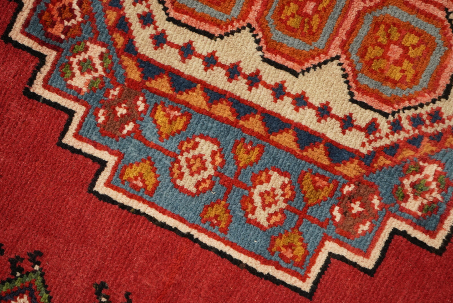 Vintage Handmade Mahabad rug 192 x 132 cm