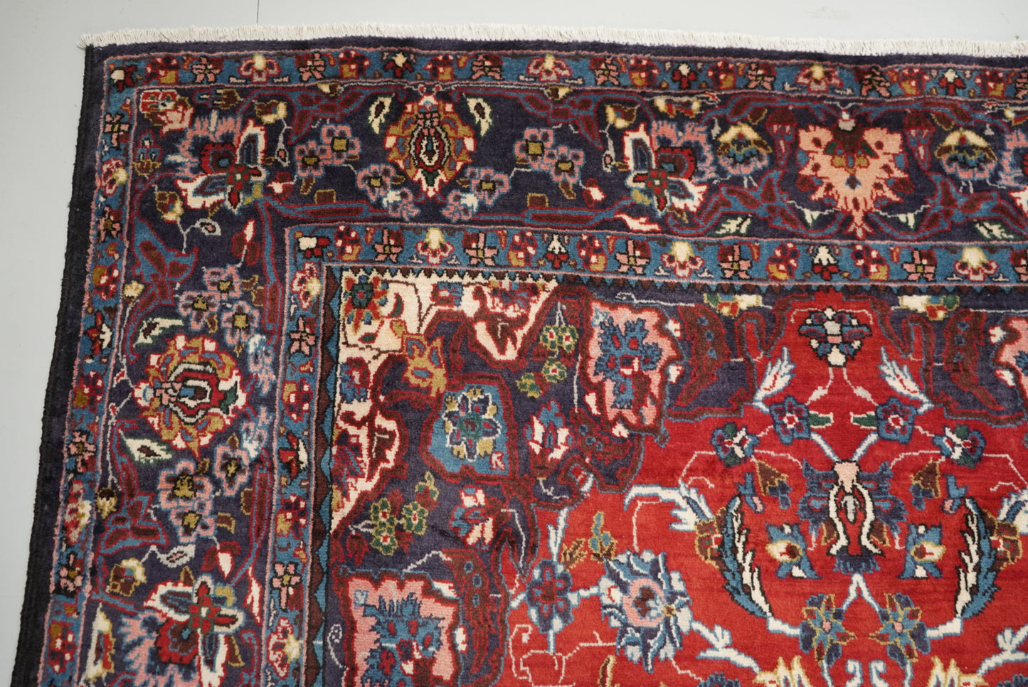 Handmade Persian Arak Medallion Wool Rug | 345 x 208 cm | Red & Navy | Vintage