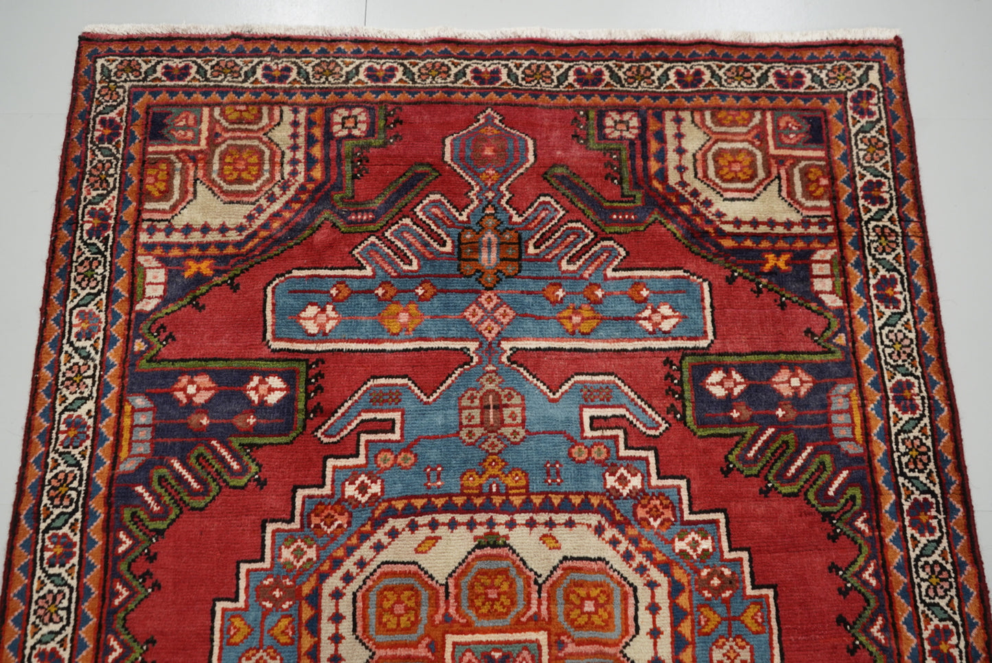 Vintage Handmade Mahabad rug 192 x 132 cm