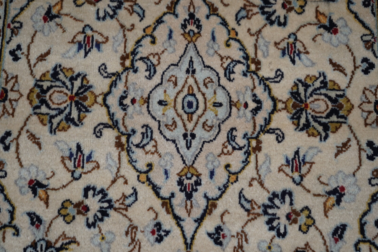 Vintage Persian Kashan Cream Wool Floral Medallion Rug | Handmade | 158 x 96 cm