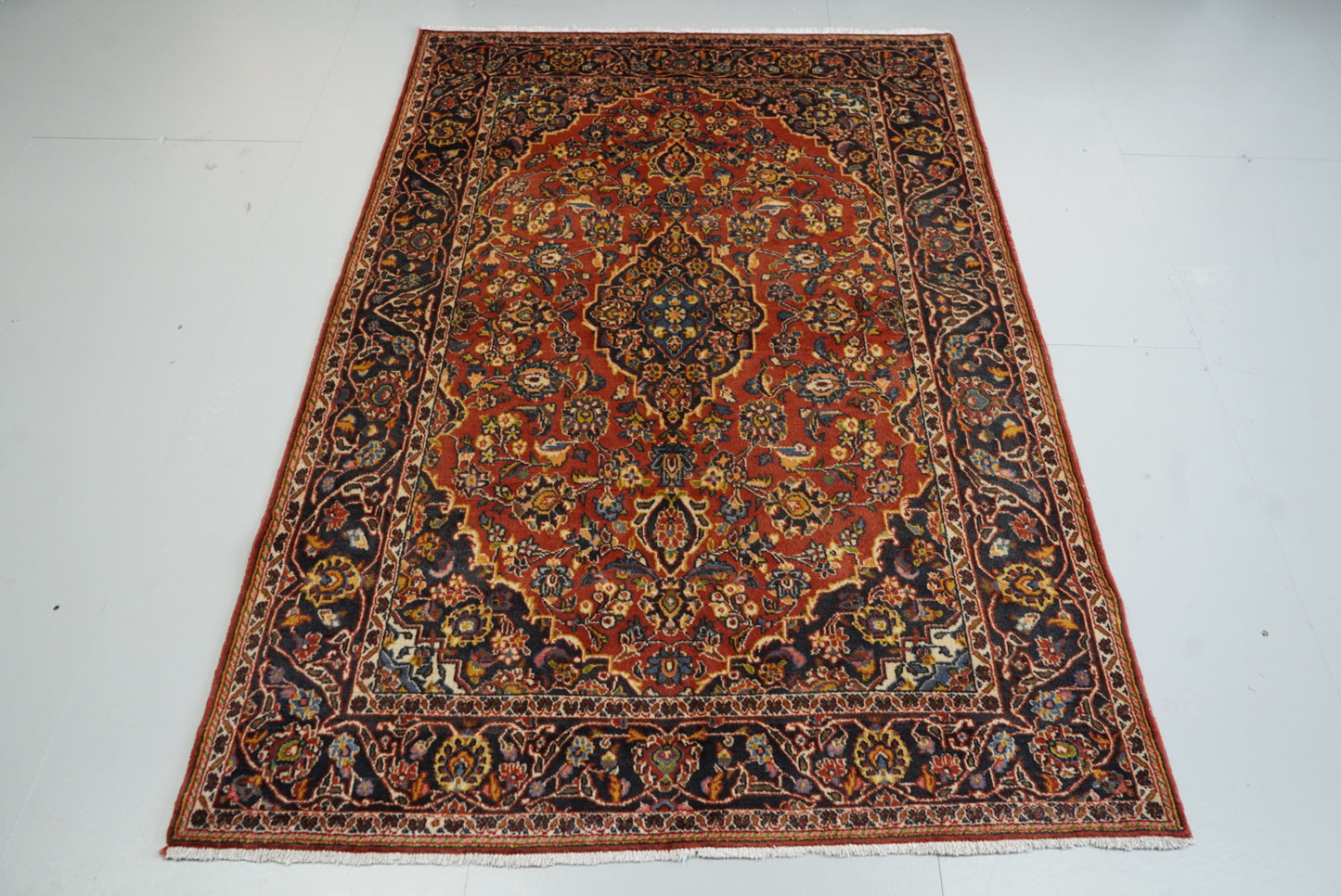 Vintage Persian Kashan Red Wool Floral Medallion Rug | Handmade | 200 x 134 cm