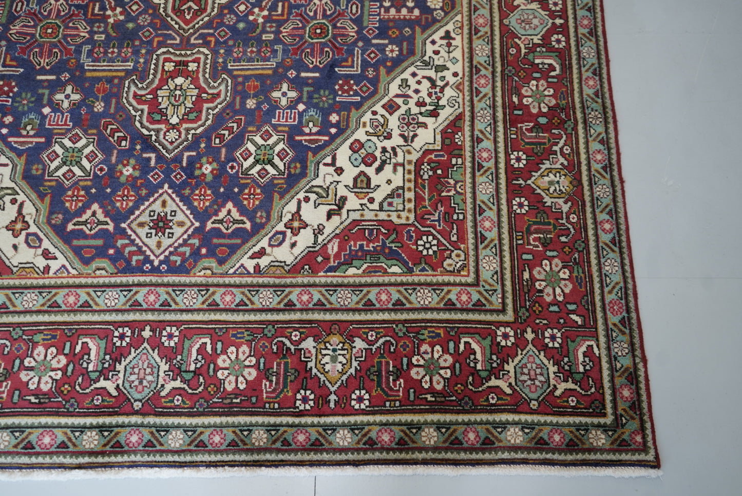 Vintage Persian Tabriz Navy Wool Floral Medallion Rug | Handmade | 296 x 209 cm