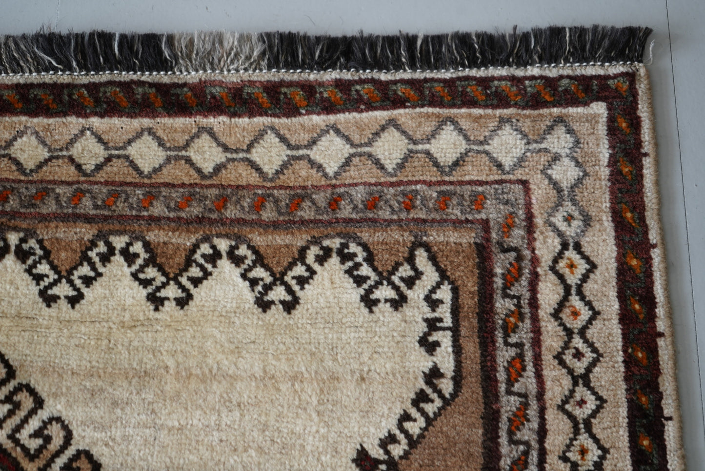 Vintage Persian Lori Cream Wool Geometric Rug | Handmade | 226 x 136 cm
