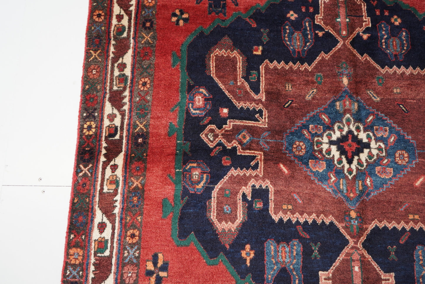 Vintage Persian Sirjan Red Wool Medallion Rug | Handmade | 218 x 162 cm