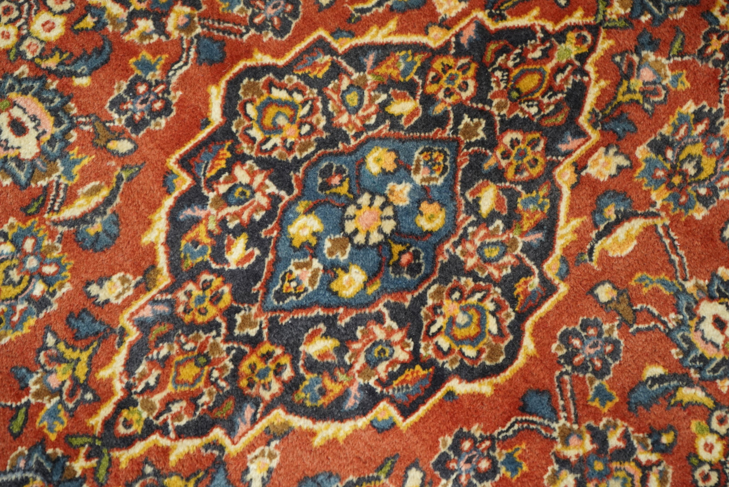 Vintage Persian Kashan Red Wool Floral Medallion Rug | Handmade | 200 x 134 cm