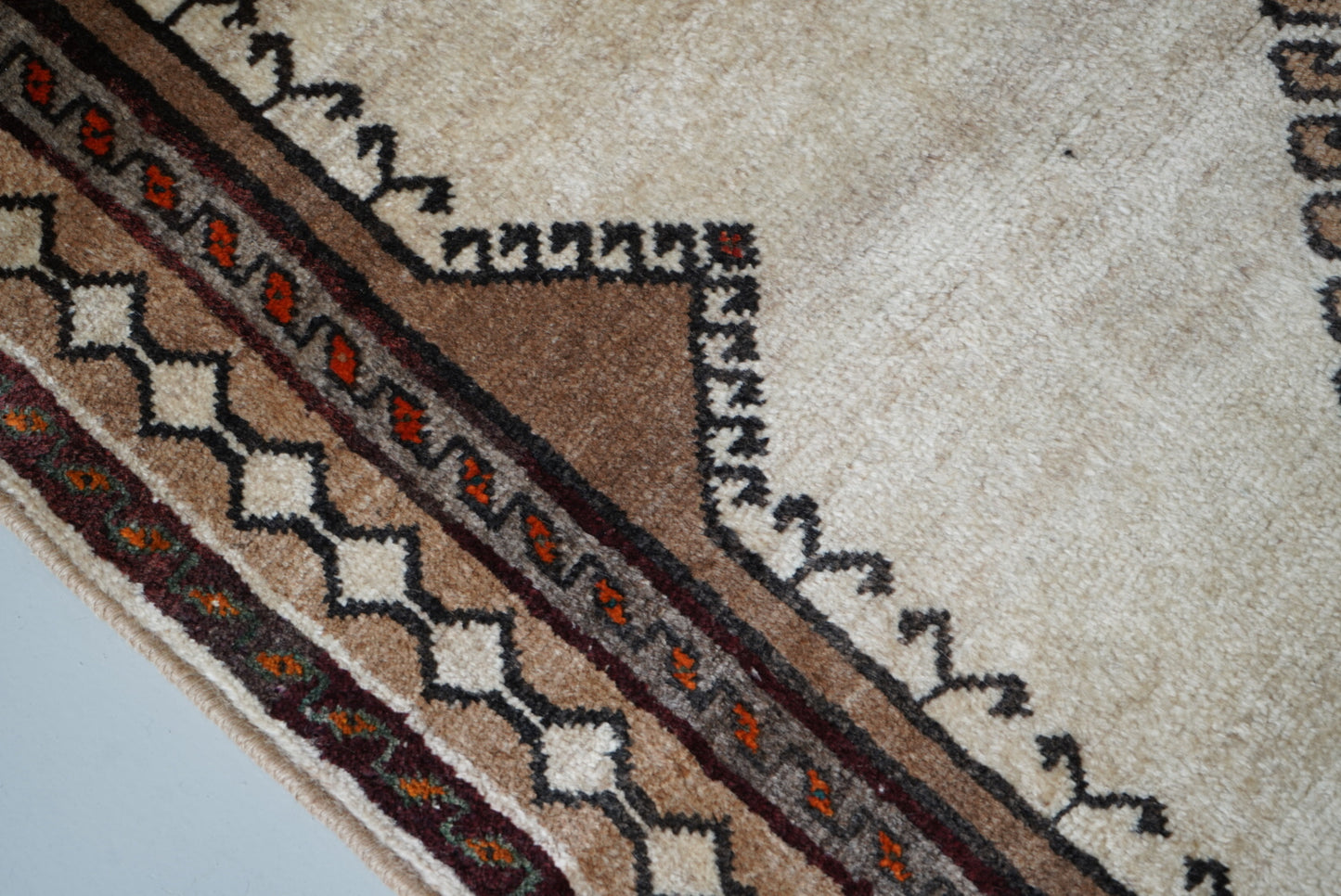 Vintage Persian Lori Cream Wool Geometric Rug | Handmade | 226 x 136 cm