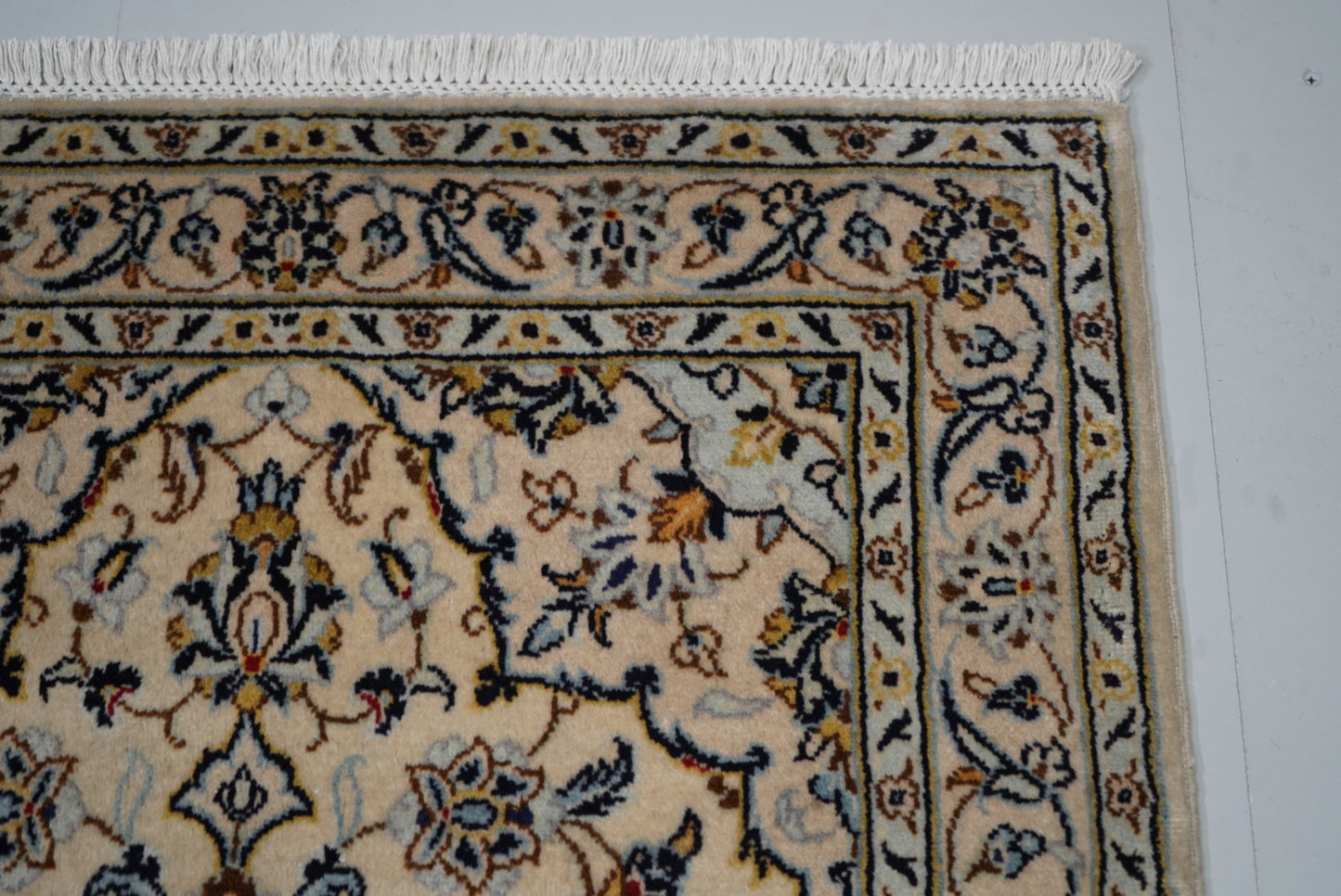 Vintage Persian Kashan Cream Wool Floral Medallion Rug | Handmade | 158 x 96 cm