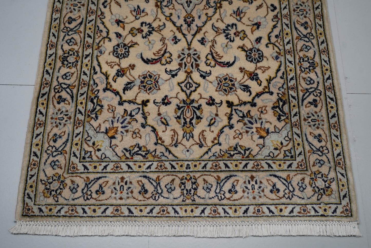 Vintage Persian Kashan Cream Wool Floral Medallion Rug | Handmade | 158 x 96 cm