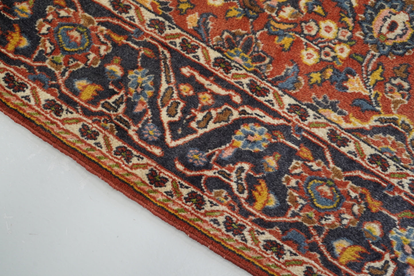 Vintage Persian Kashan Red Wool Floral Medallion Rug | Handmade | 200 x 134 cm