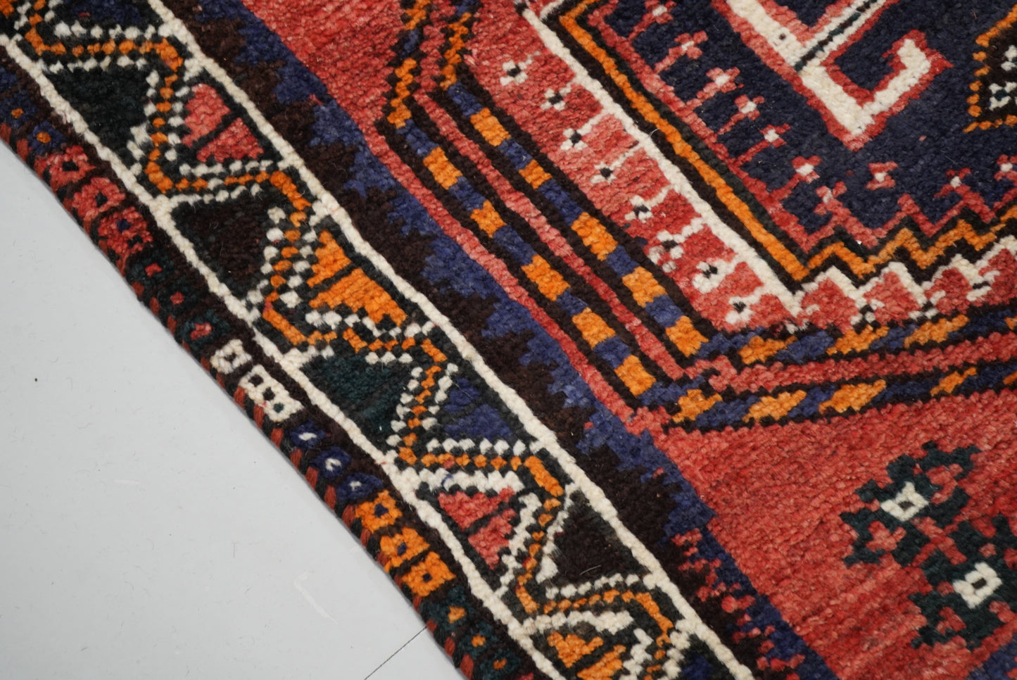 Handmade Persian Shiraz Tribal Wool Rug | 145 x 96 cm | Red & Navy | Vintage
