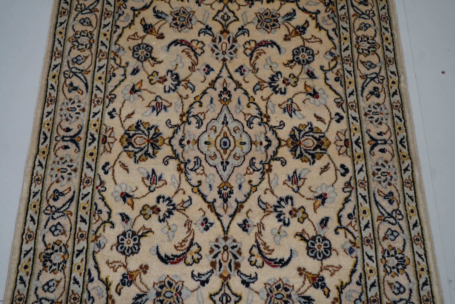 Vintage Persian Kashan Cream Wool Floral Medallion Rug | Handmade | 158 x 96 cm