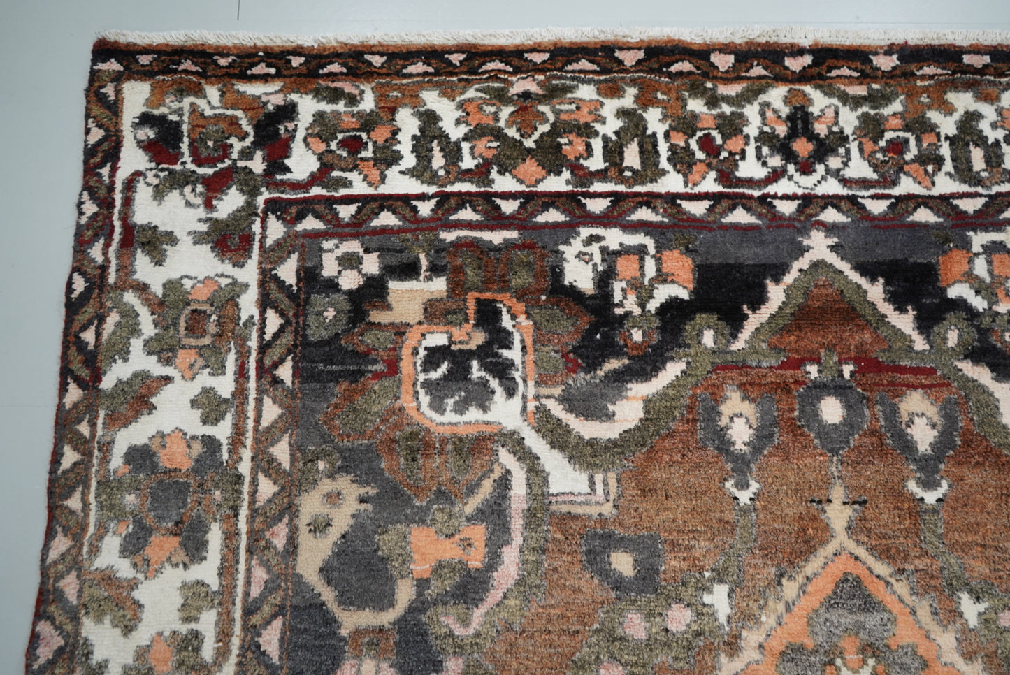 Vintage Handmade Bakhtiari Rug | 304 x 211 cm