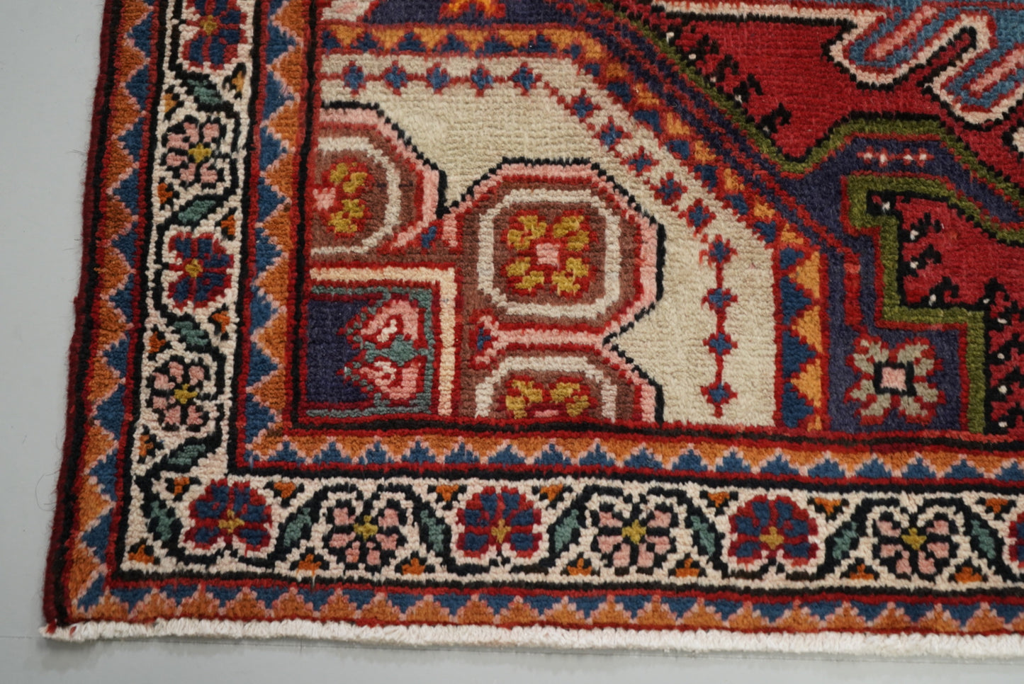 Vintage Handmade Mahabad rug 192 x 132 cm