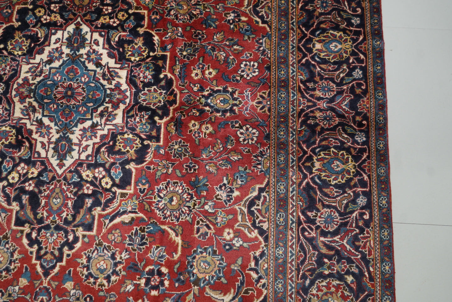 Vintage Persian Kashan Red Wool Floral Medallion Rug | Handmade | 299 x 190 cm
