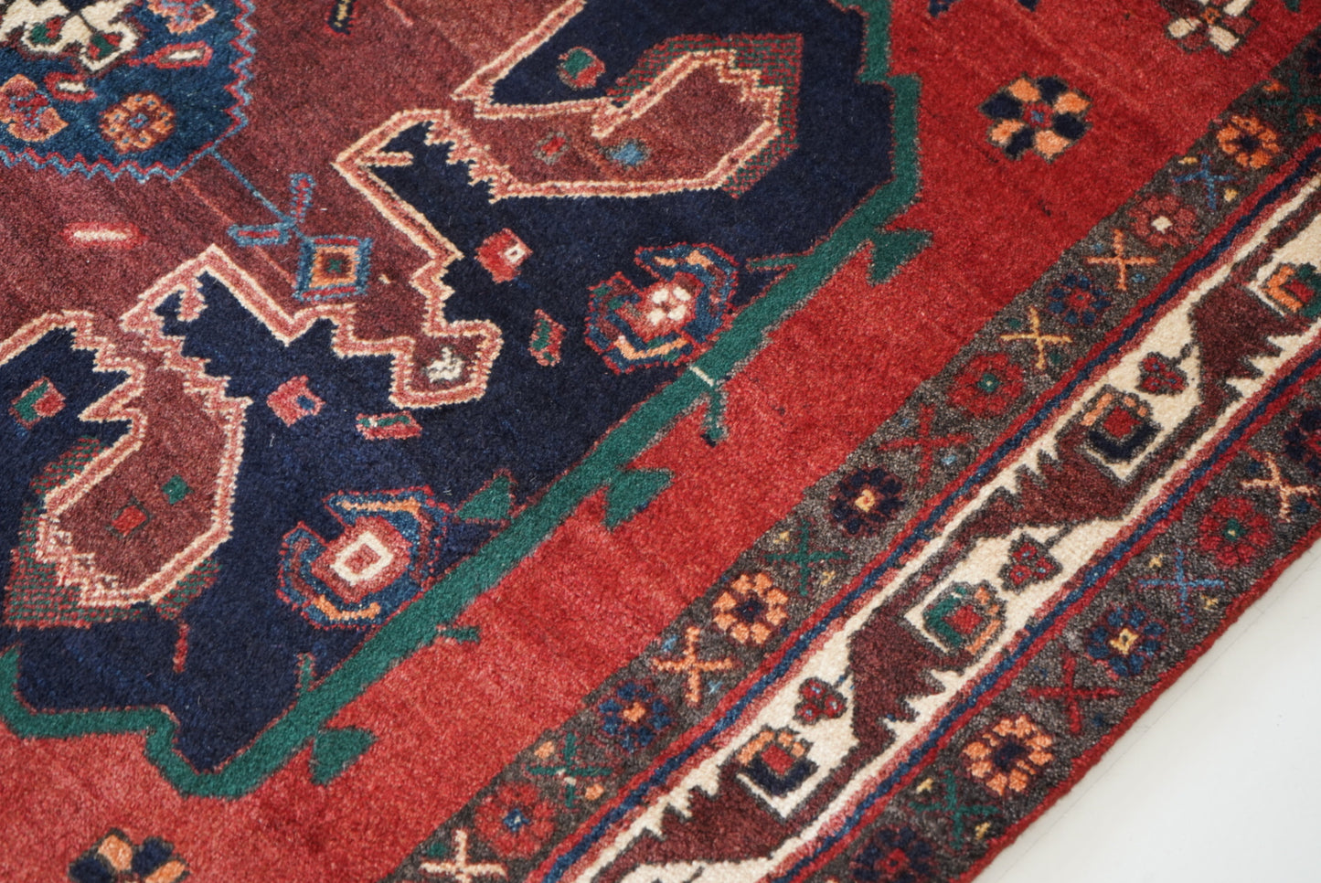 Vintage Persian Sirjan Red Wool Medallion Rug | Handmade | 218 x 162 cm