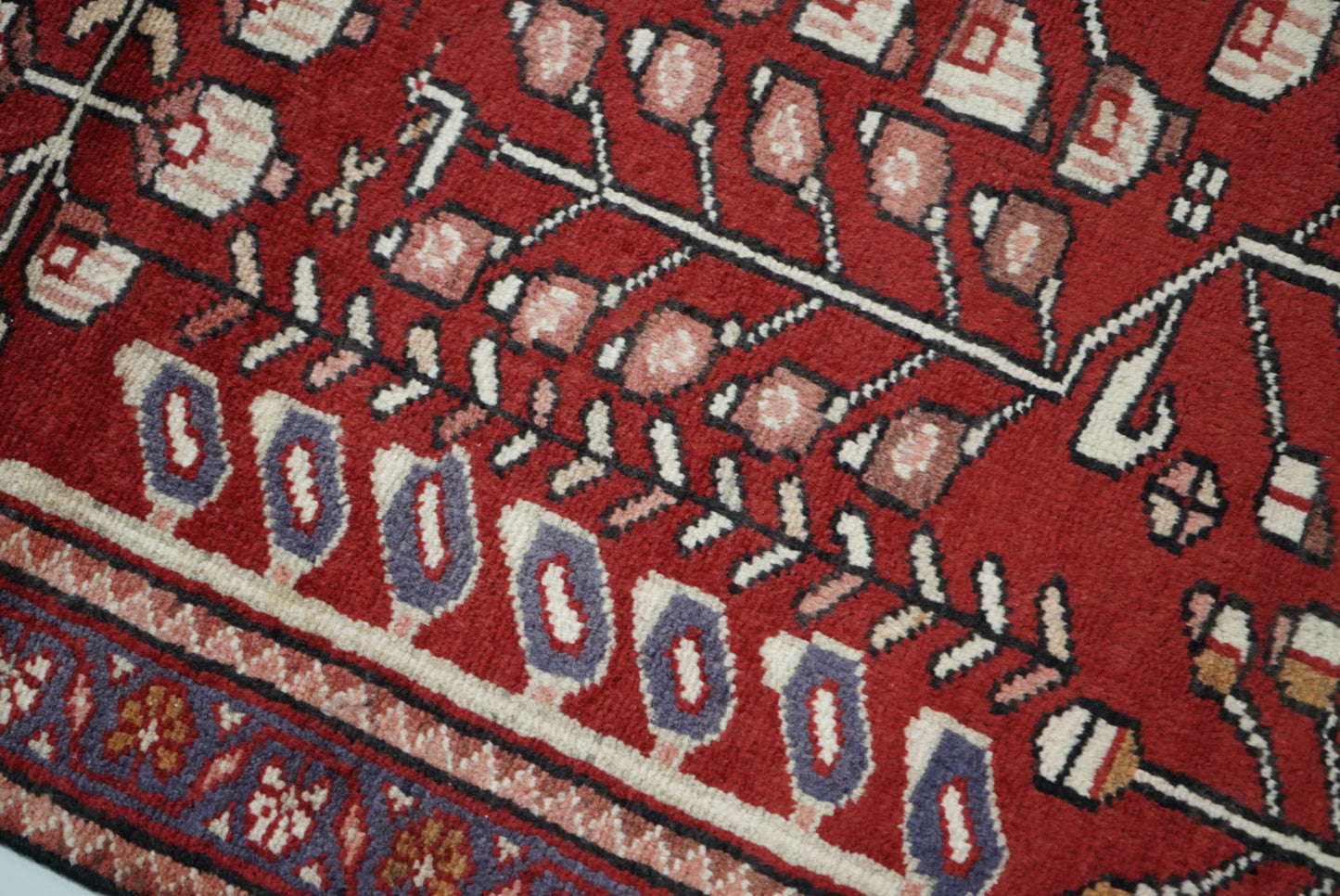 Vintage Handmade Bakhtiari Rug | 200 x 132 cm