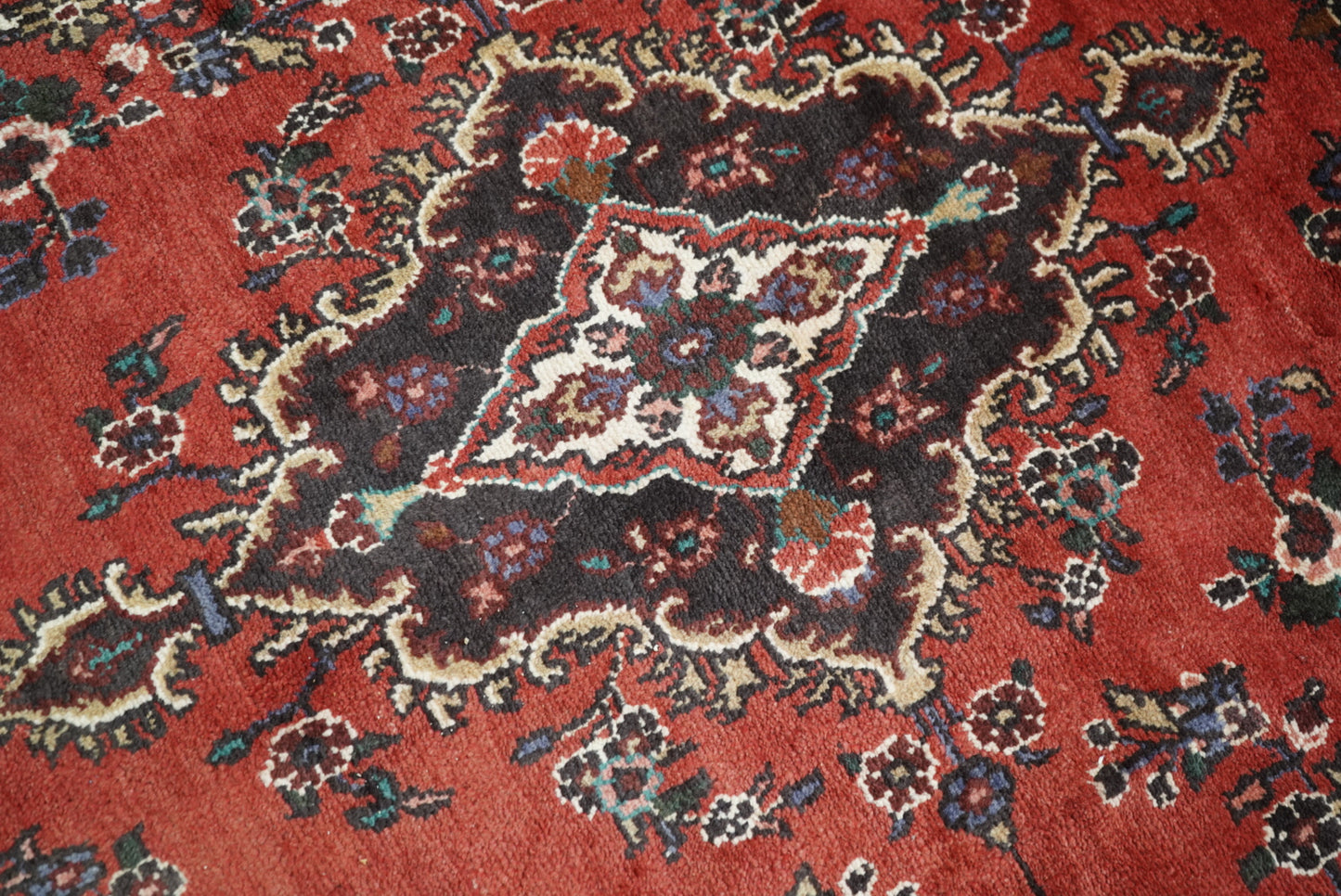 Vintage Persian Bibikabad Red Wool Floral Medallion Rug | Handmade | 295 x 212 cm