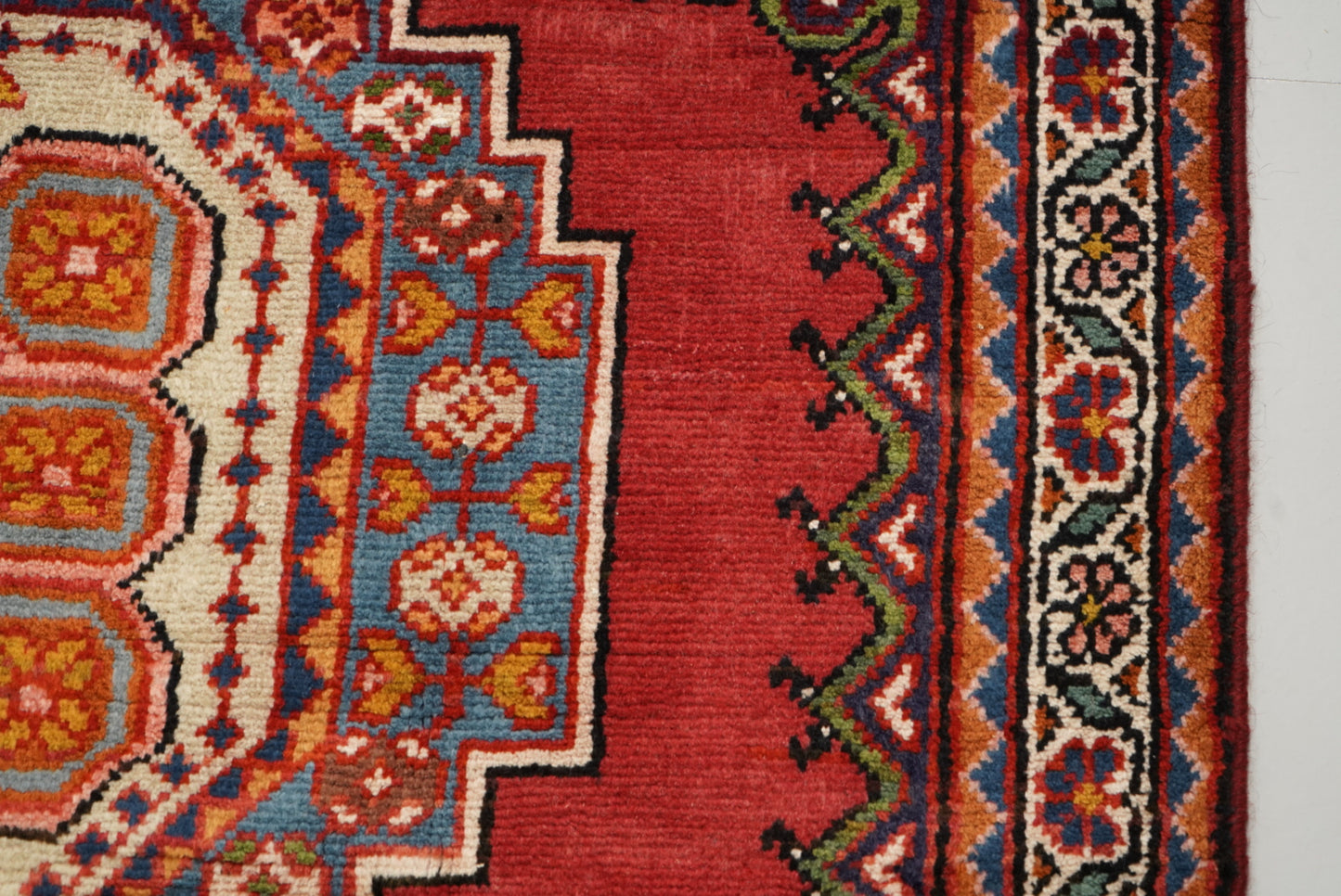 Handmade Vintage Geometric Medallion Rug 192 x 132 cm Wool Carpet