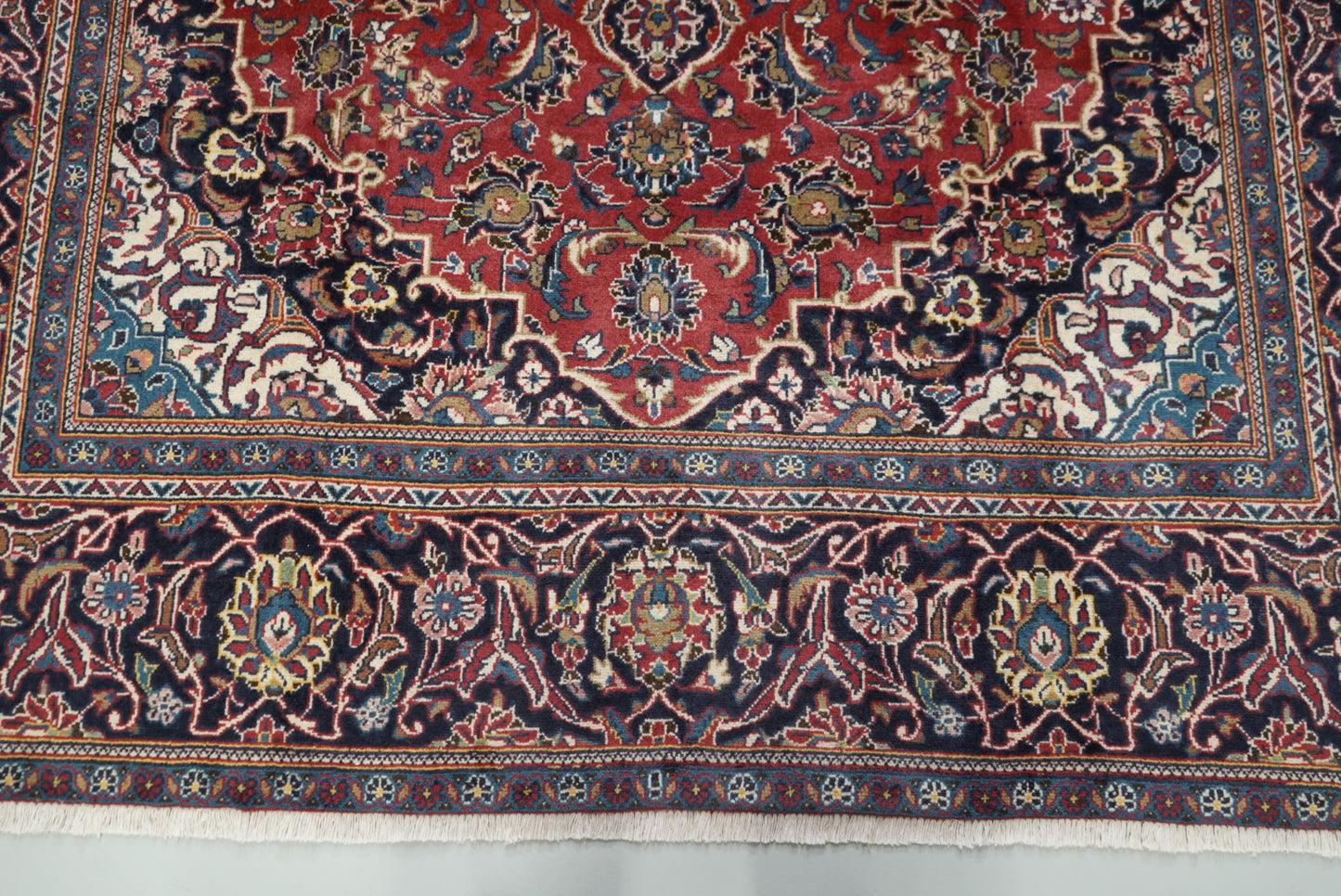 Vintage Persian Kashan Red Wool Floral Medallion Rug | Handmade | 299 x 190 cm