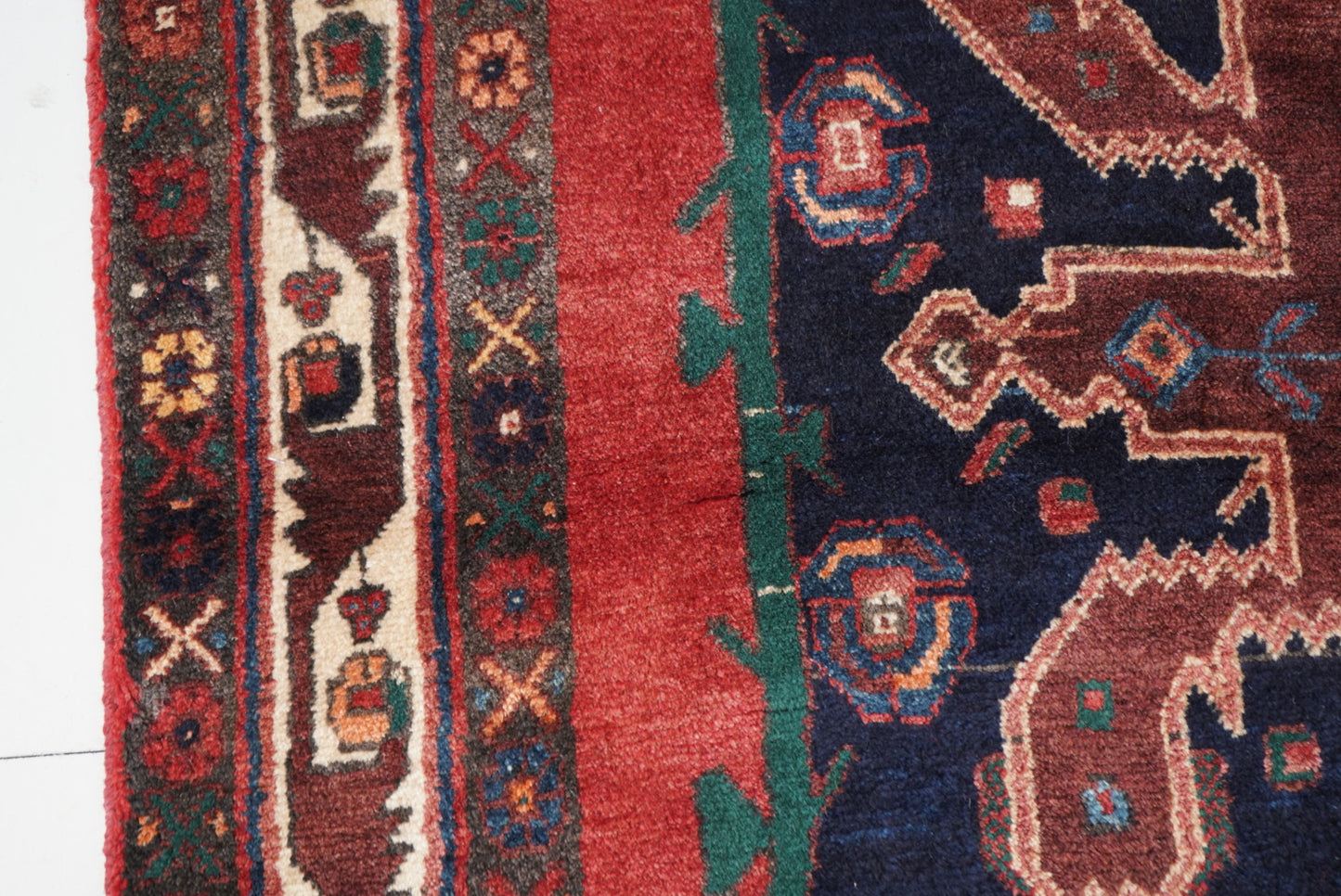 Vintage Persian Sirjan Red Wool Medallion Rug | Handmade | 218 x 162 cm