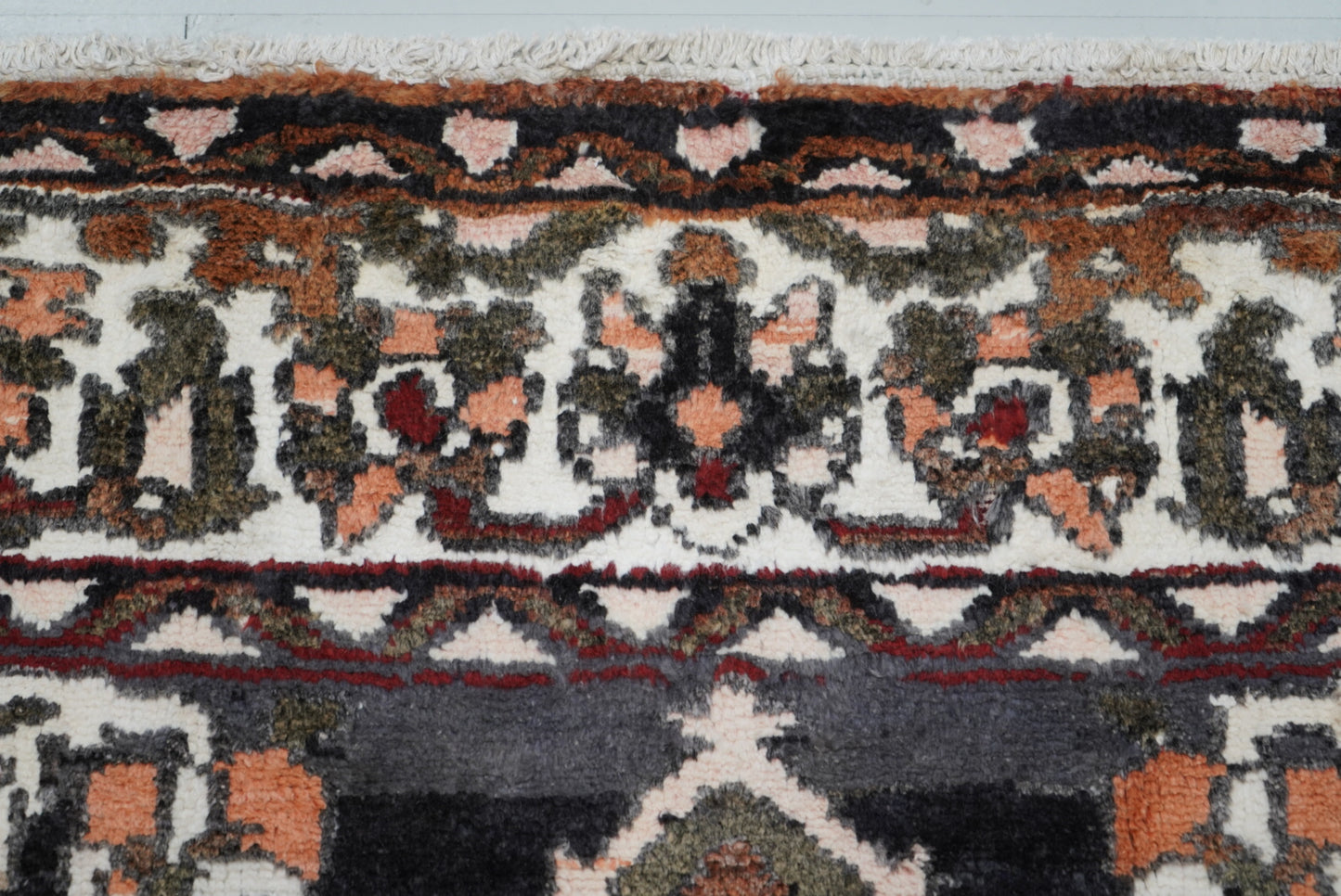 Vintage Handmade Bakhtiari Rug | 304 x 211 cm