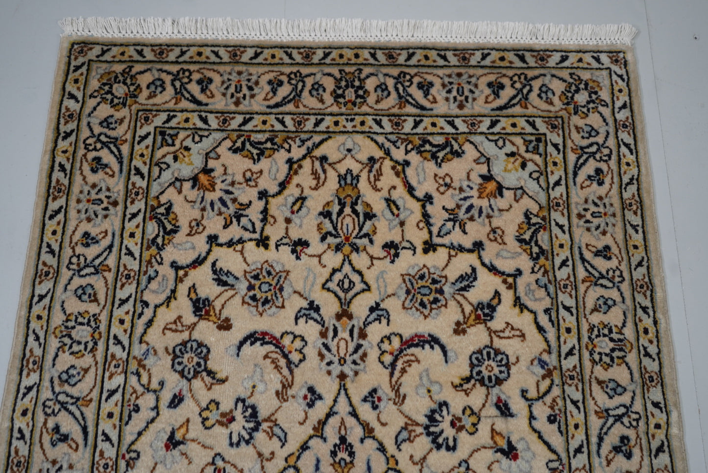 Vintage Persian Kashan Cream Wool Floral Medallion Rug | Handmade | 158 x 96 cm