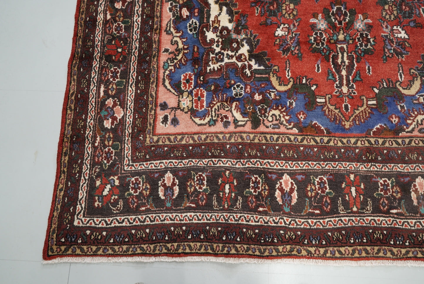 Vintage Persian Bibikabad Red Wool Floral Medallion Rug | Handmade | 295 x 212 cm