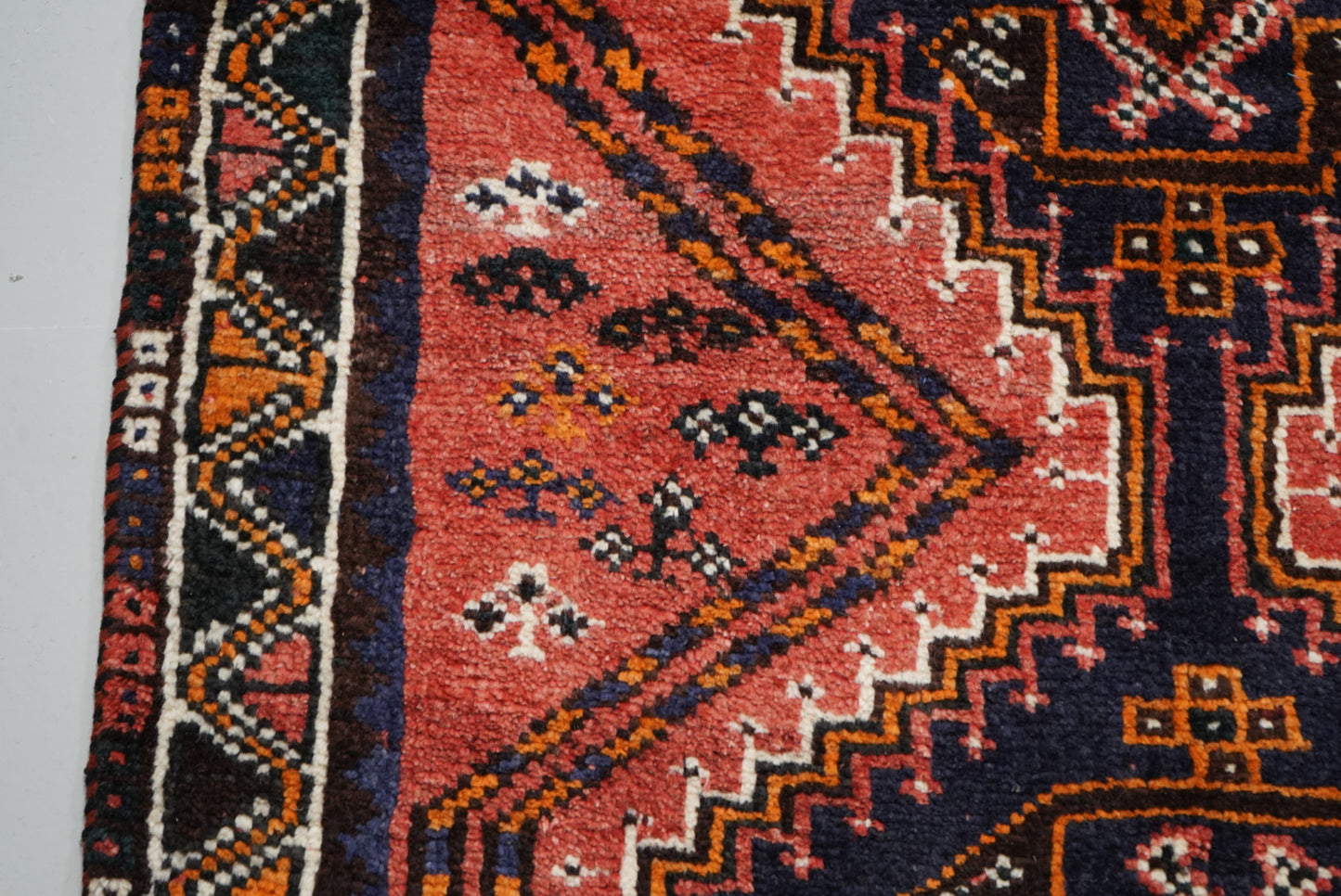 Handmade Persian Shiraz Tribal Wool Rug | 145 x 96 cm | Red & Navy | Vintage
