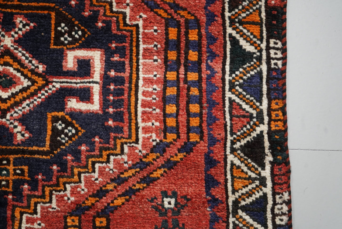 Handmade Persian Shiraz Tribal Wool Rug | 145 x 96 cm | Red & Navy | Vintage