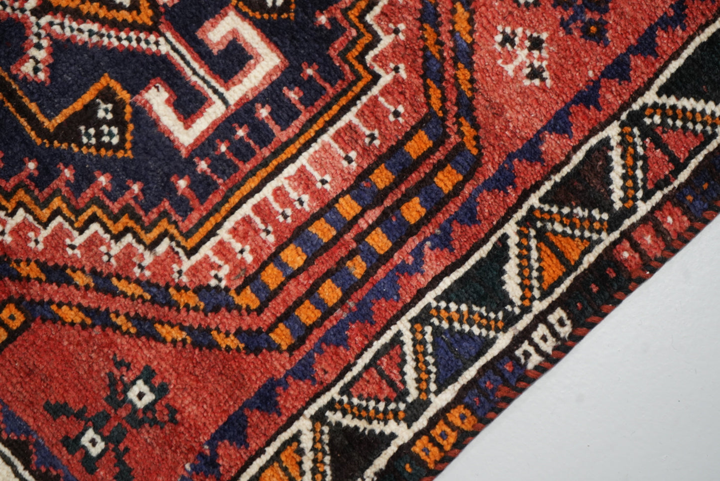 Handmade Persian Shiraz Tribal Wool Rug | 145 x 96 cm | Red & Navy | Vintage