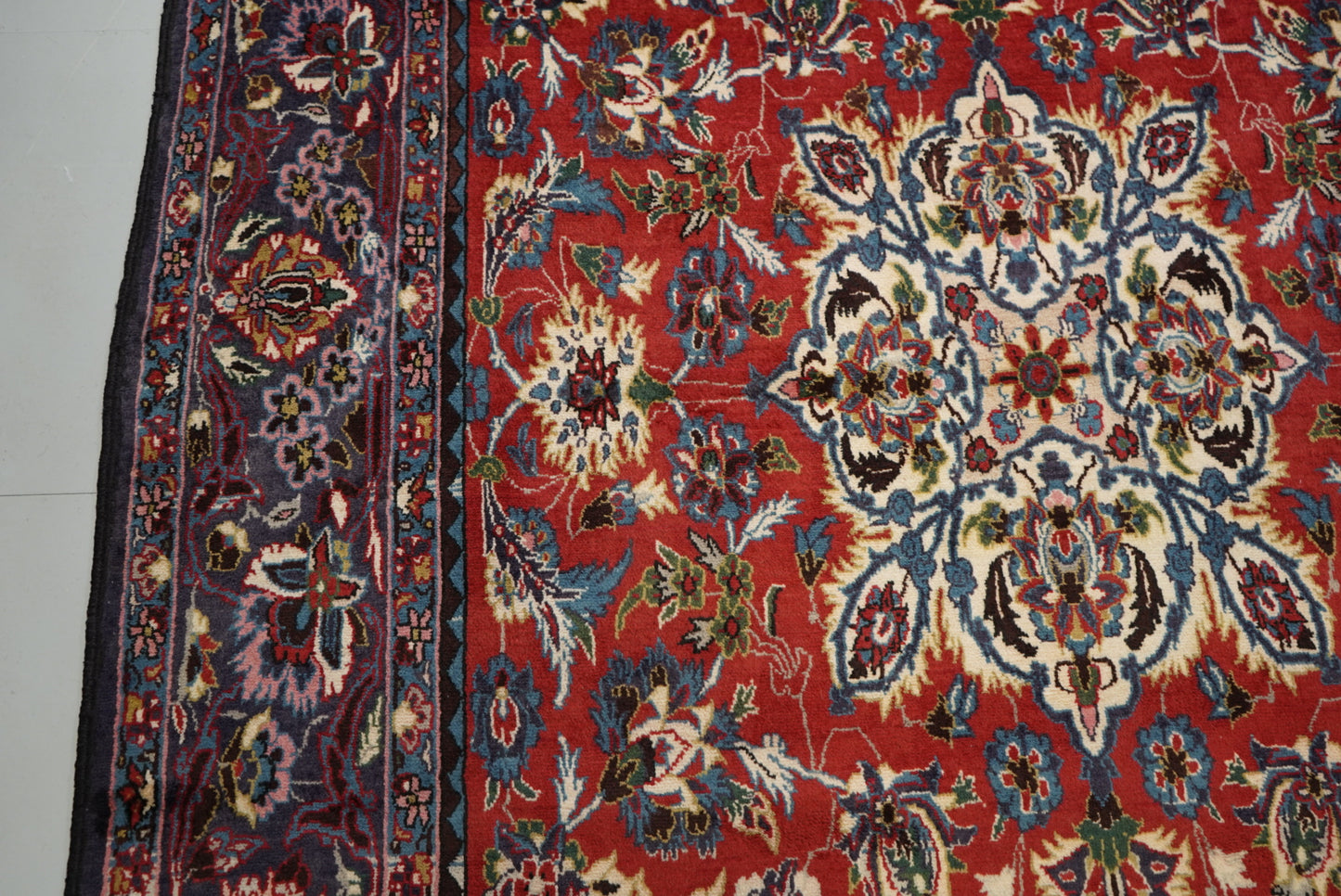 Handmade Persian Arak Medallion Wool Rug | 345 x 208 cm | Red & Navy | Vintage