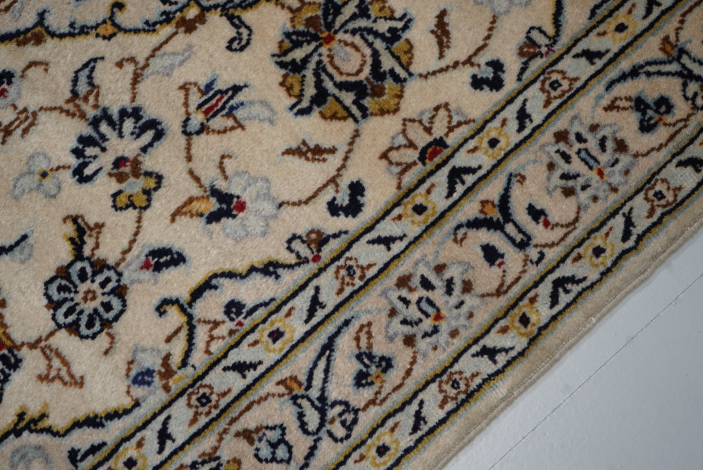 Vintage Persian Kashan Cream Wool Floral Medallion Rug | Handmade | 158 x 96 cm