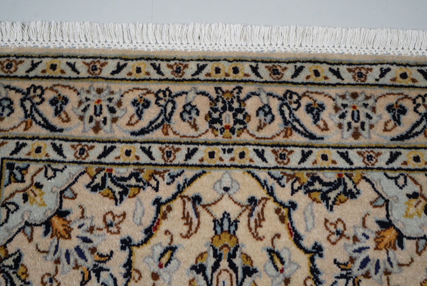 Vintage Persian Kashan Cream Wool Floral Medallion Rug | Handmade | 158 x 96 cm