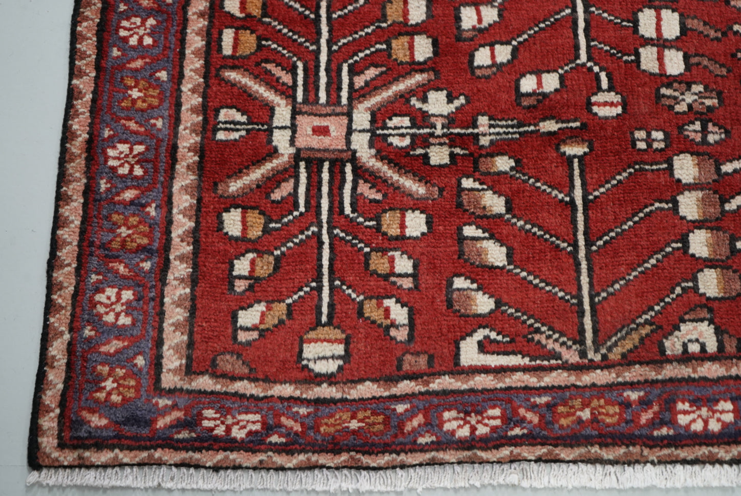 Vintage Handmade Bakhtiari Rug | 200 x 132 cm
