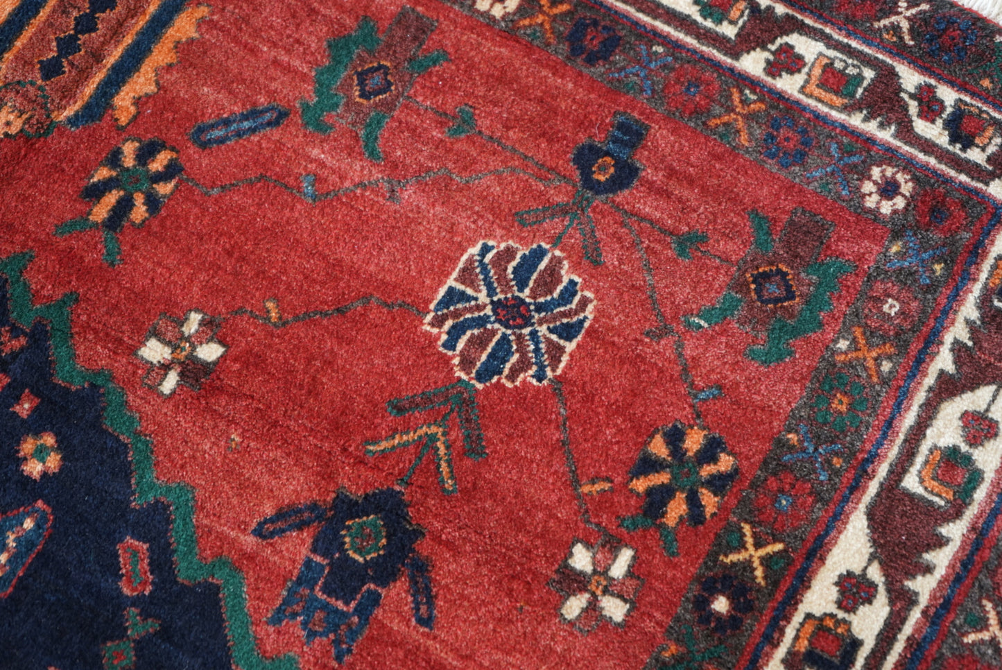 Vintage Persian Sirjan Red Wool Medallion Rug | Handmade | 218 x 162 cm