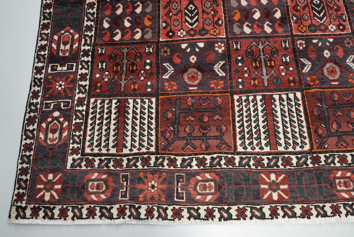 Vintage Handmade Bakhtiari Rug 288 x 204 cm