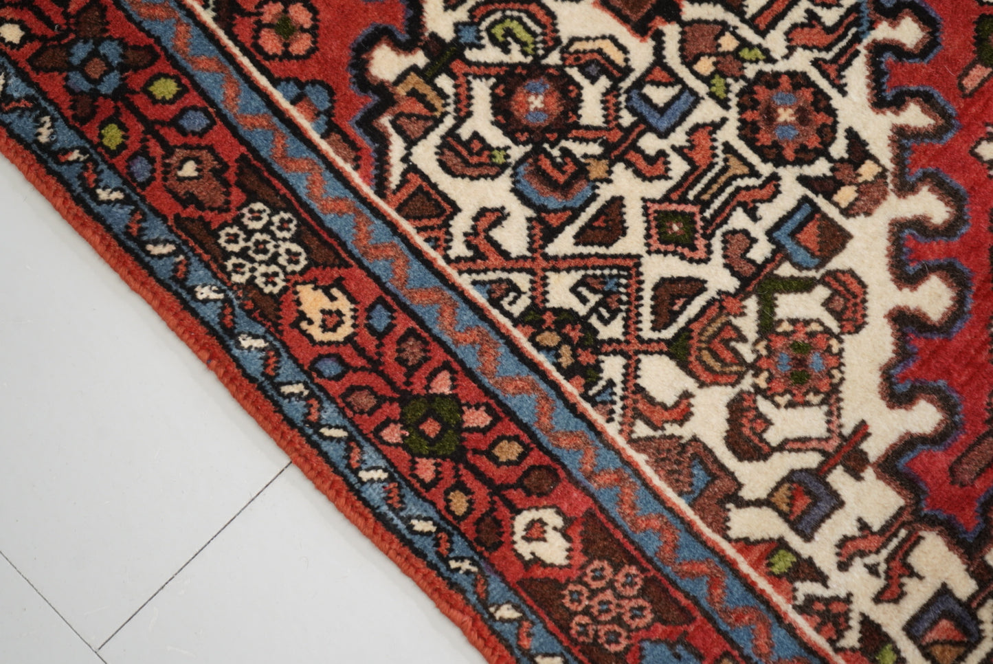 Vintage Persian Hamadan Cream & Red Wool Geometric Rug | Handmade | 142 x 100 cm