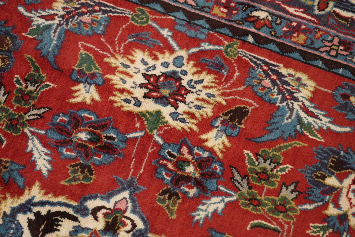 Handmade Persian Arak Medallion Wool Rug | 345 x 208 cm | Red & Navy | Vintage