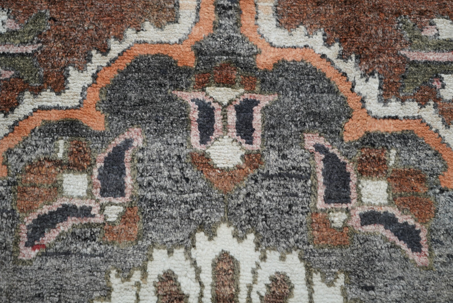 Vintage Handmade Bakhtiari Rug | 304 x 211 cm