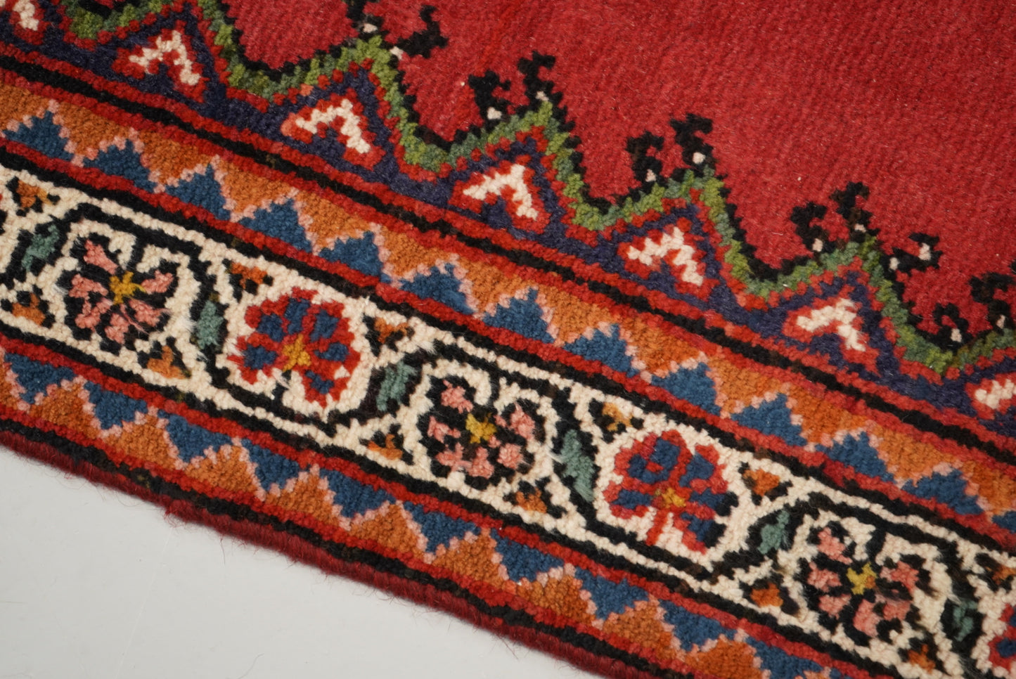 Vintage Handmade Mahabad rug 192 x 132 cm
