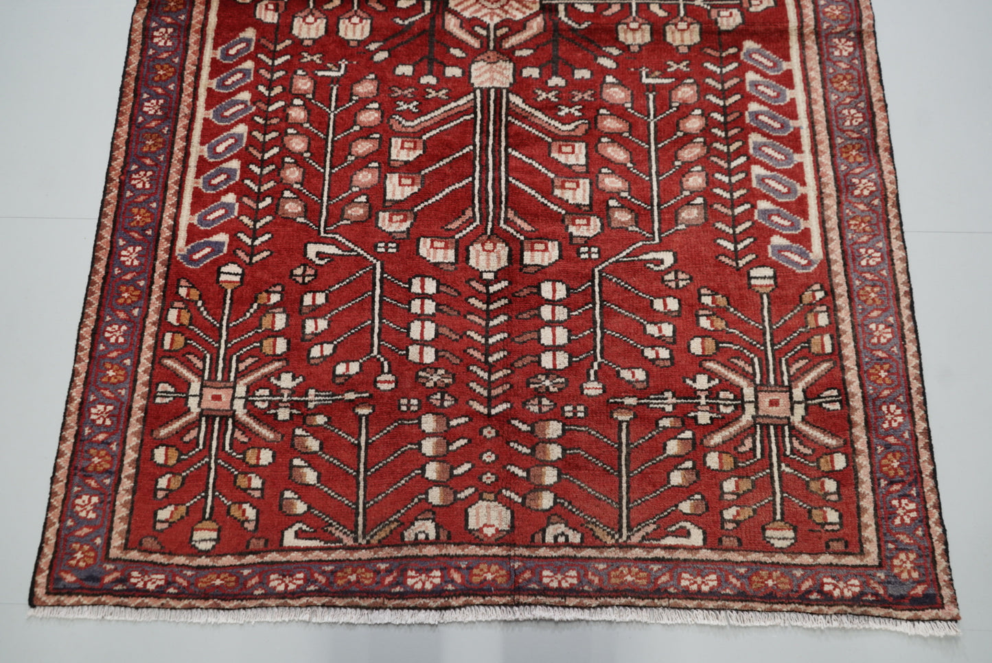 Vintage Handmade Bakhtiari Rug | 200 x 132 cm