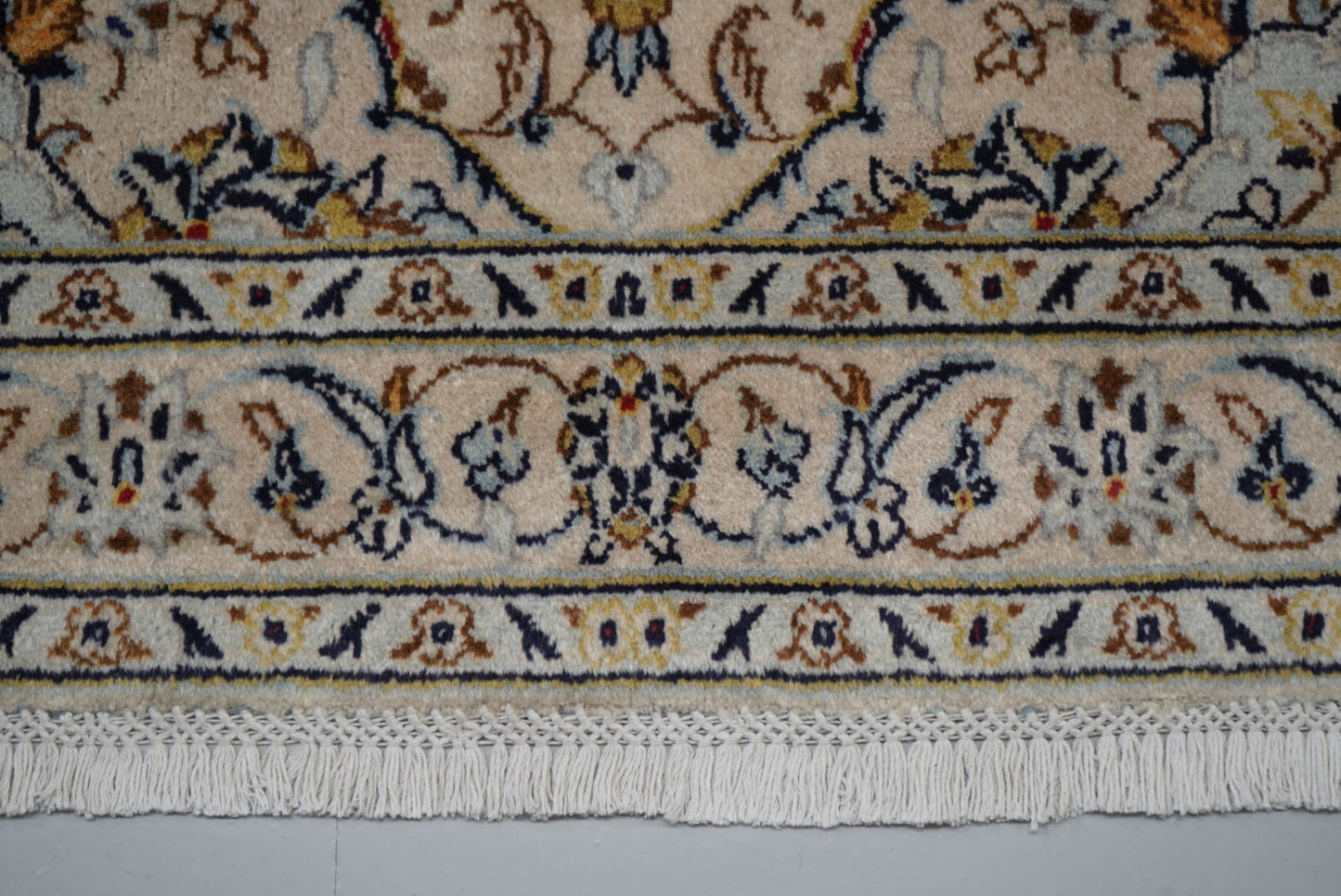 Vintage Persian Kashan Cream Wool Floral Medallion Rug | Handmade | 158 x 96 cm