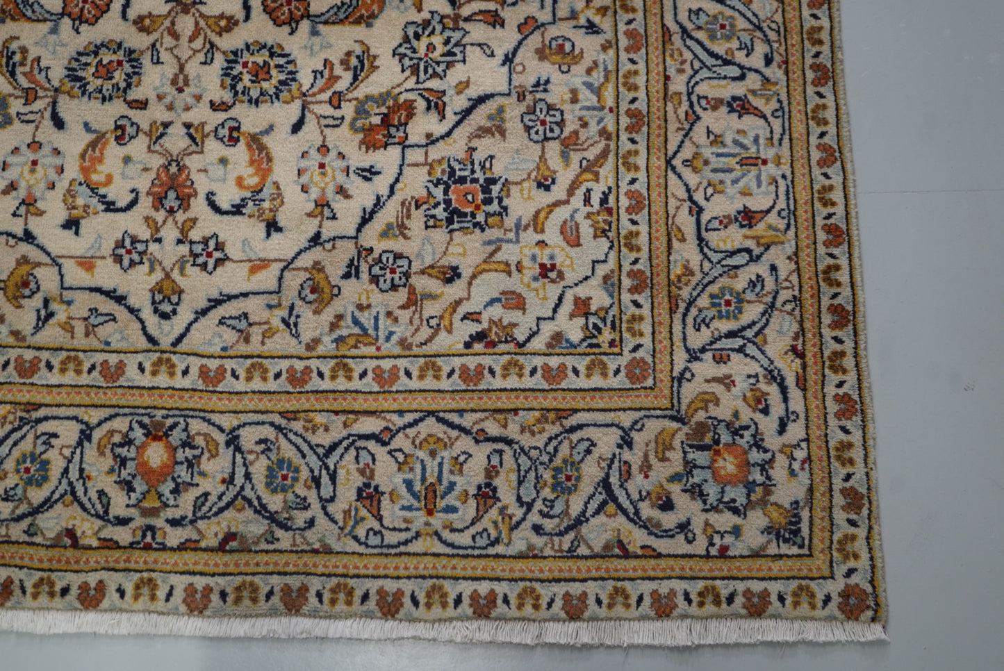 Vintage Persian Kashan Cream Wool Rug | Handmade | 283 x 148 cm