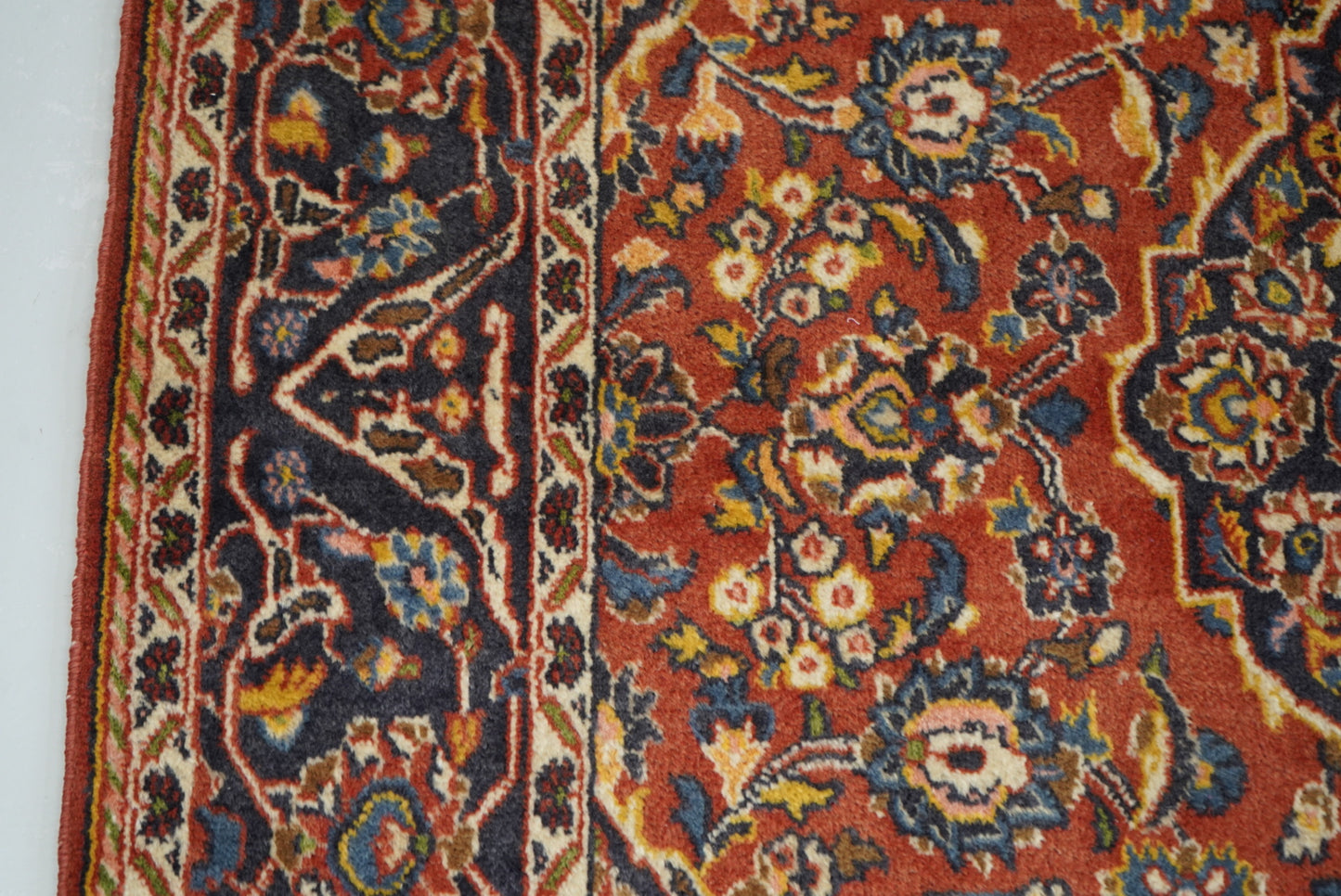Vintage Persian Kashan Red Wool Floral Medallion Rug | Handmade | 200 x 134 cm